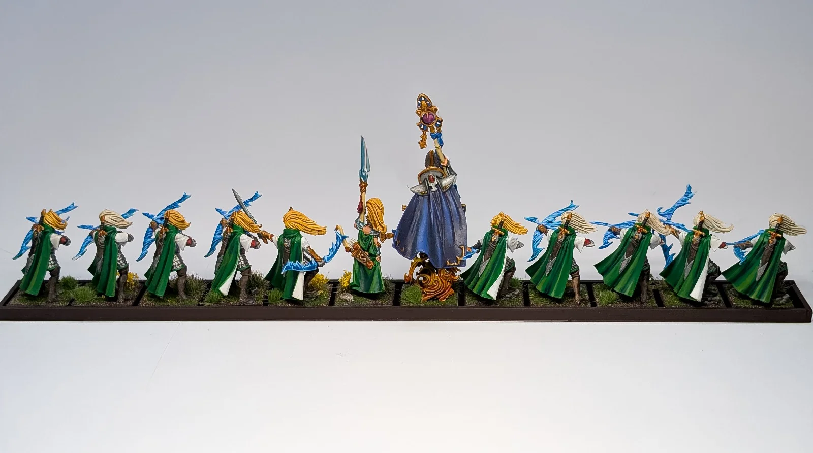 cc5f0eae-efb7-44c9-a587-2f858523df30_Sister_Of_Avalorn_with_Mage_BACK_weil der mantel so viel...webp