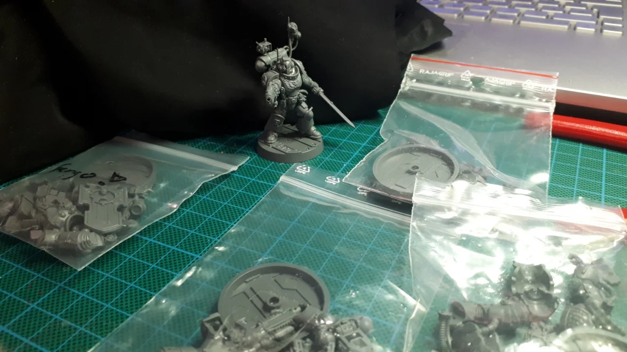 DW Killteam DEATHWATCH Segeant and Friends.webp