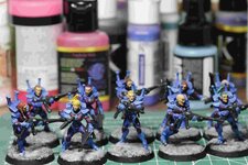 gruppe_dunkle_bases_flach.jpg