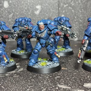 13 - Intercessors der Crimson Fists