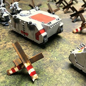 Panzersperre, gebaut aus Kunststoffprofilen