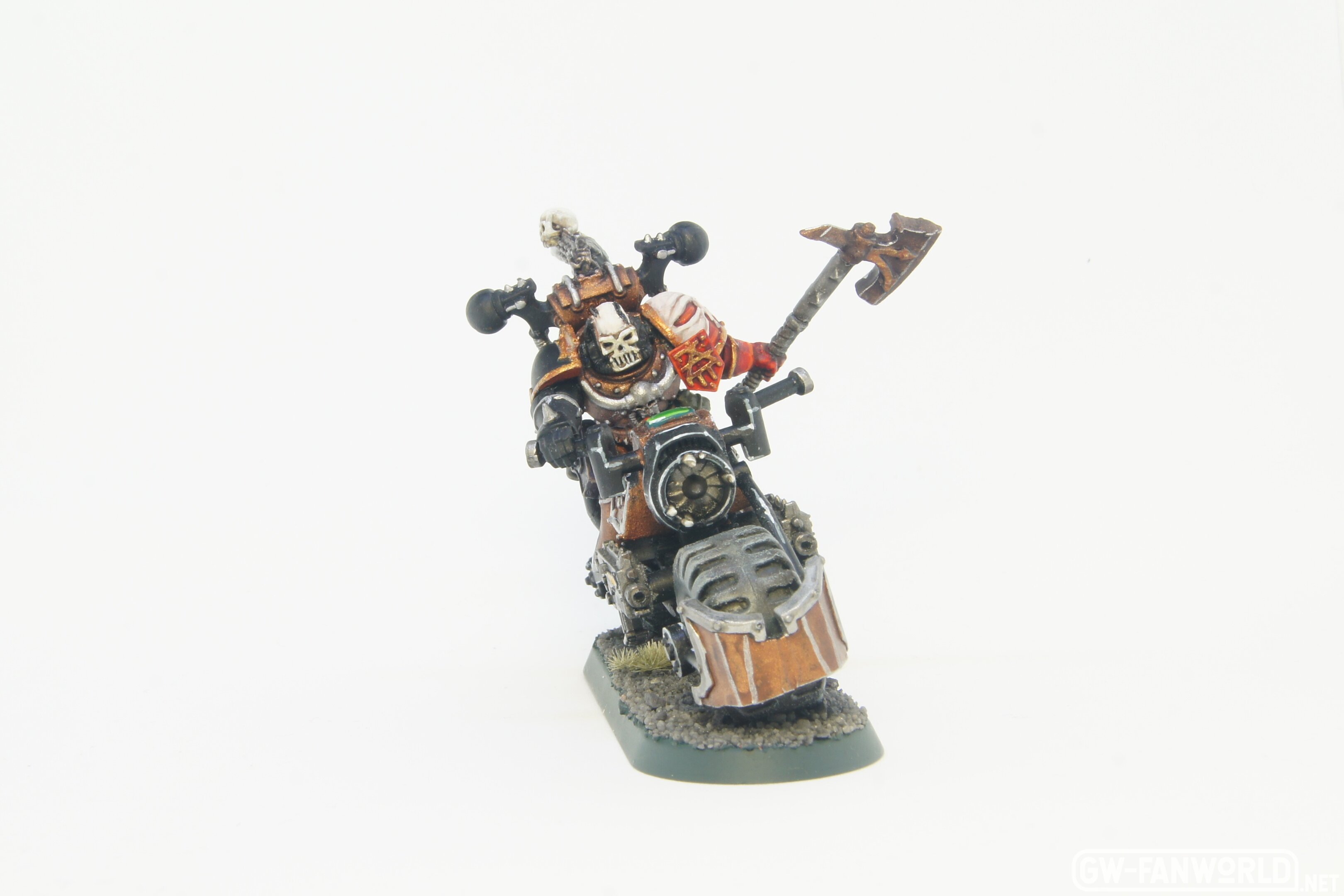 chaos-space-marine-khorne-biker_45658533125_o.jpg