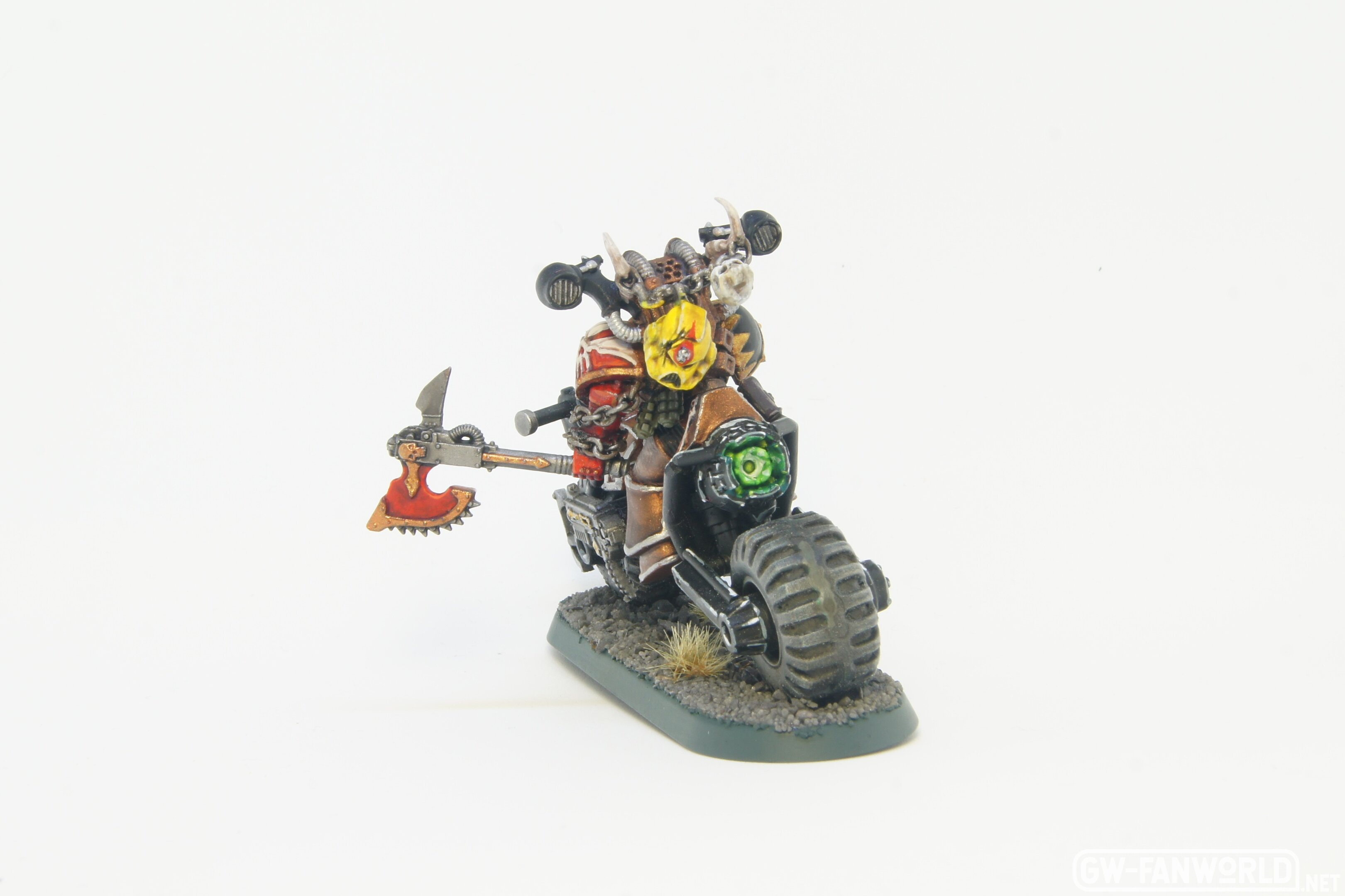 chaos-space-marine-khorne-biker_45848860544_o.jpg