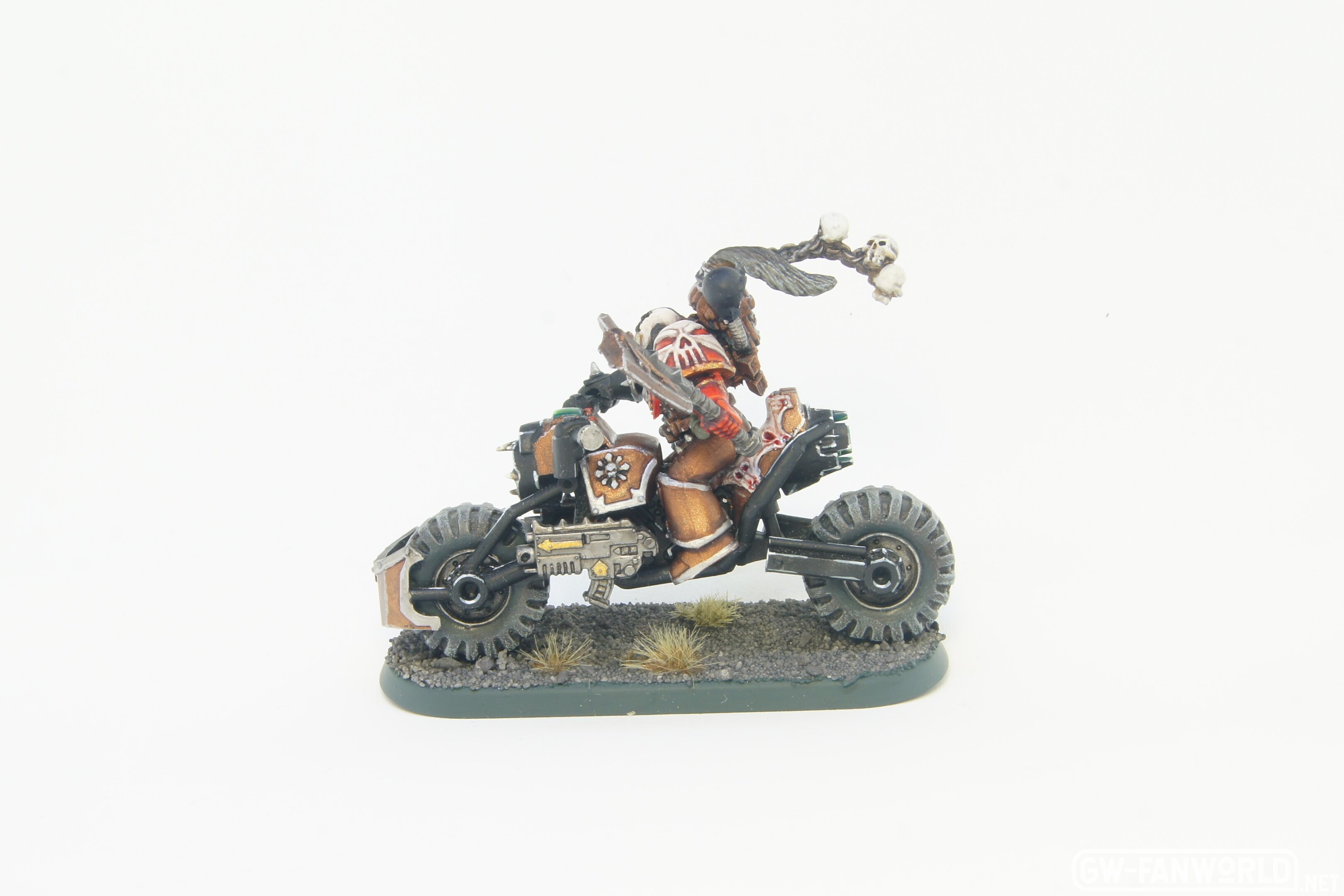 chaos-space-marine-khorne-biker_45848864684_o.jpg