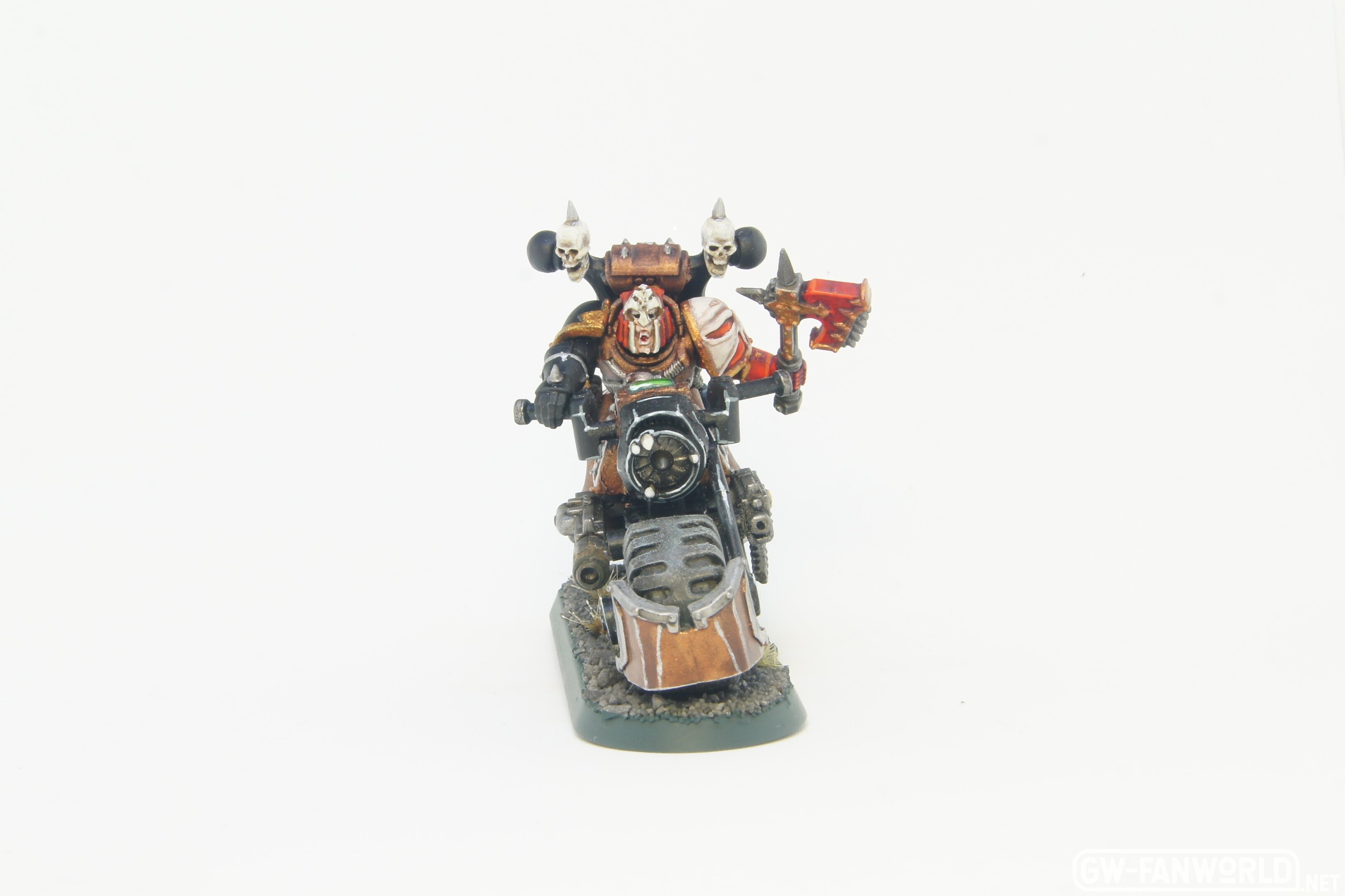 chaos-space-marine-khorne-biker_45848872574_o.jpg