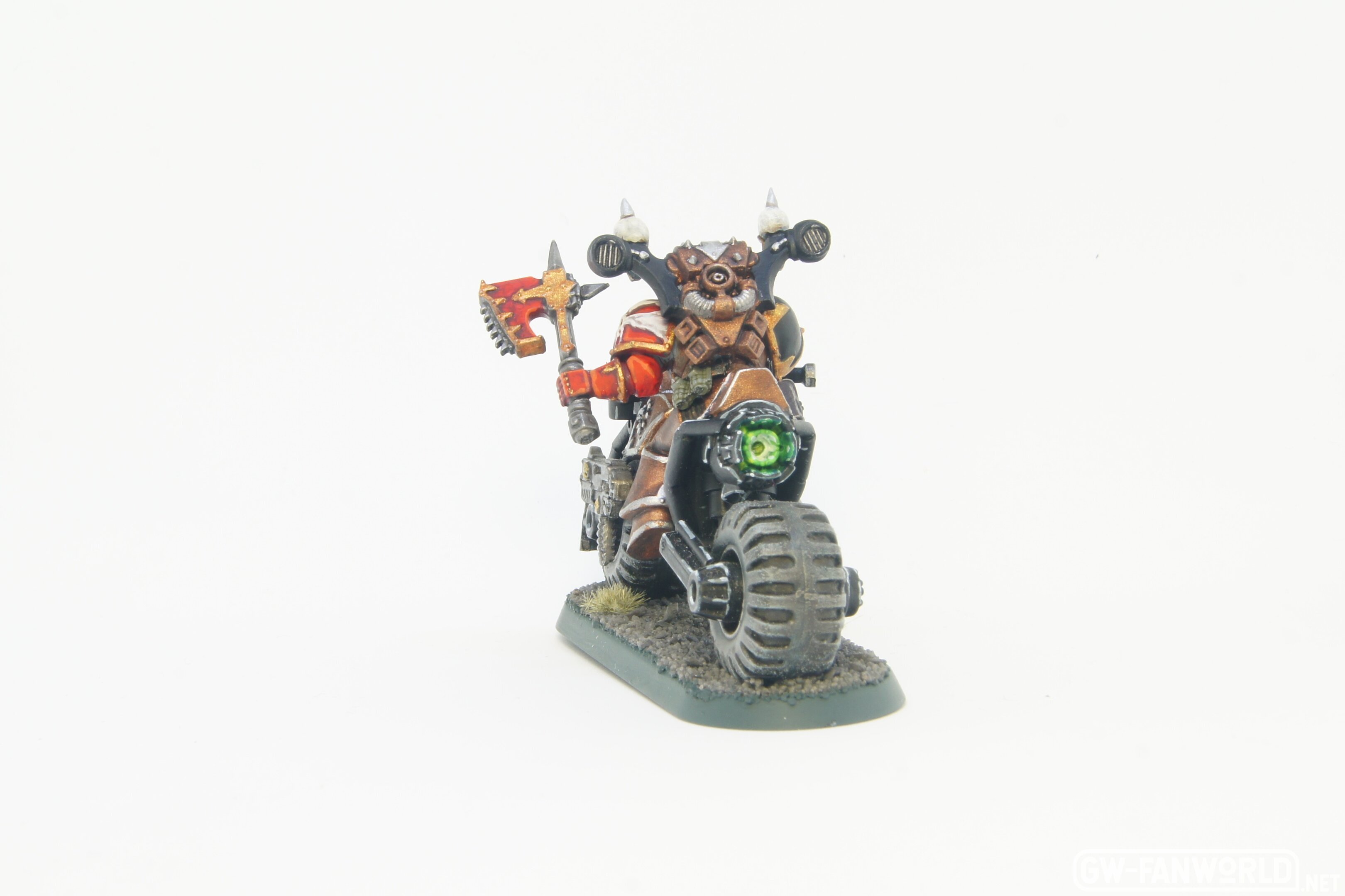 chaos-space-marine-khorne-biker_45848880374_o.jpg