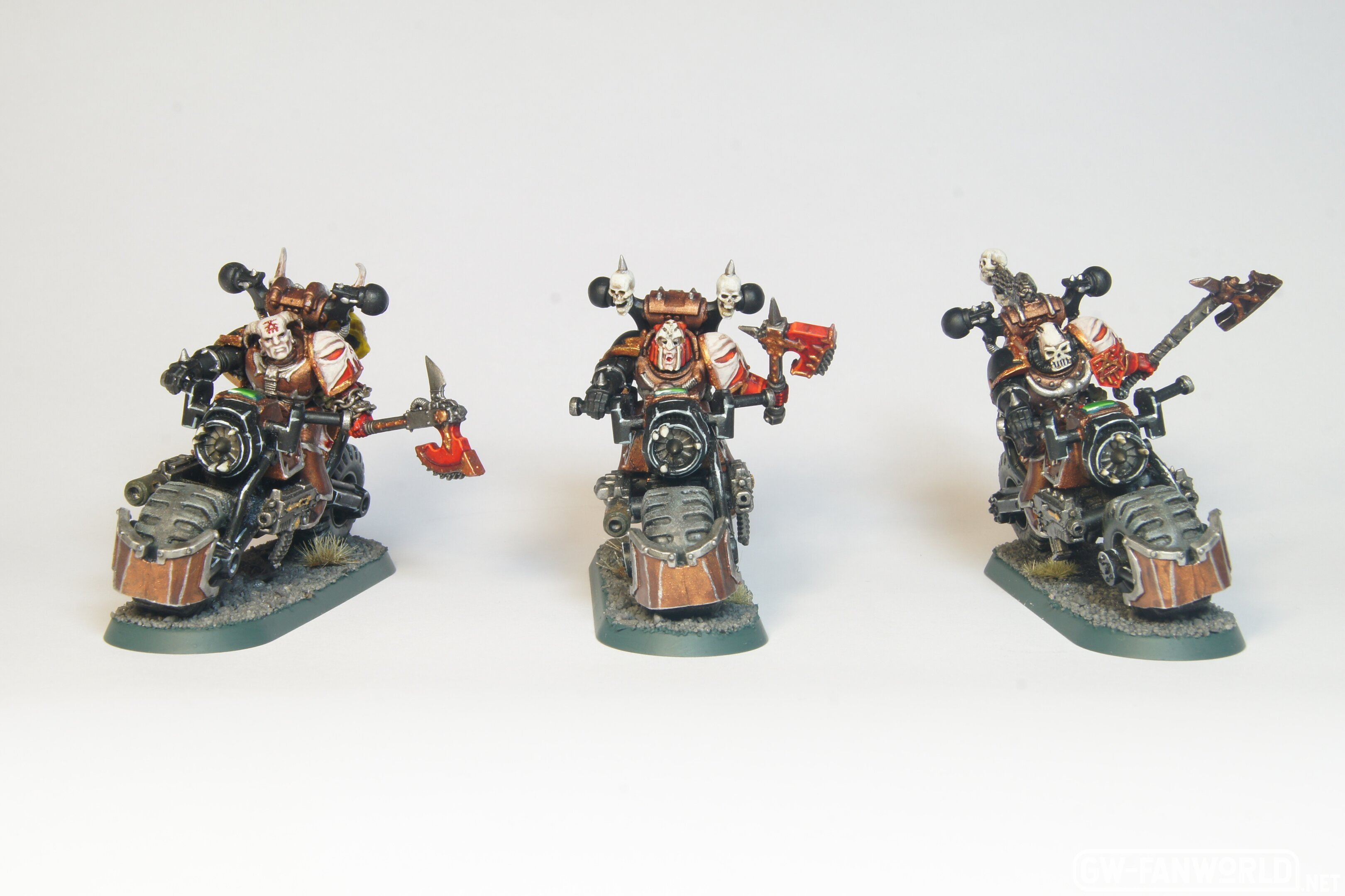 chaos-space-marine-khorne-biker_46520598562_o.jpg
