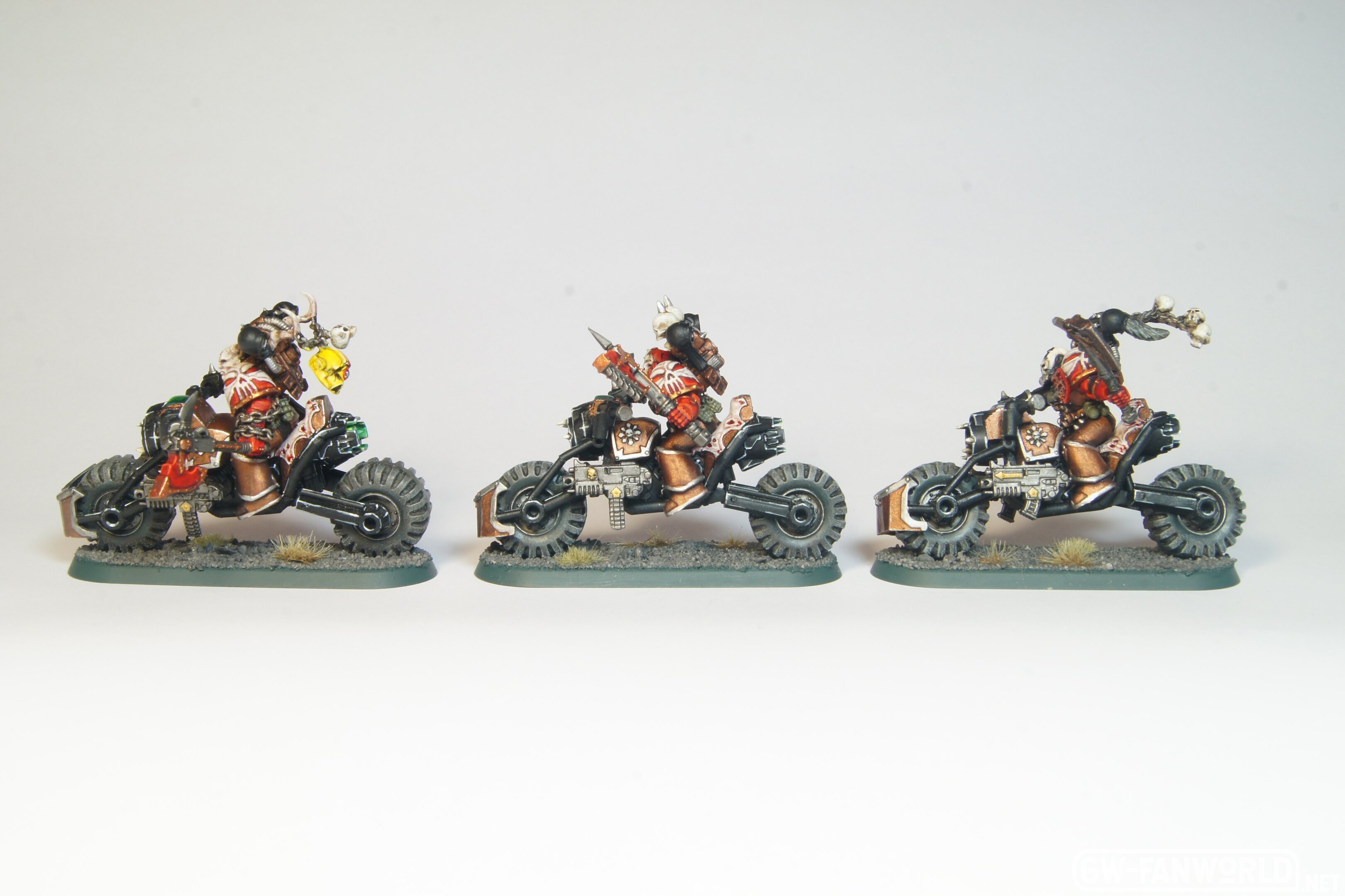 chaos-space-marine-khorne-biker_46520607132_o.jpg