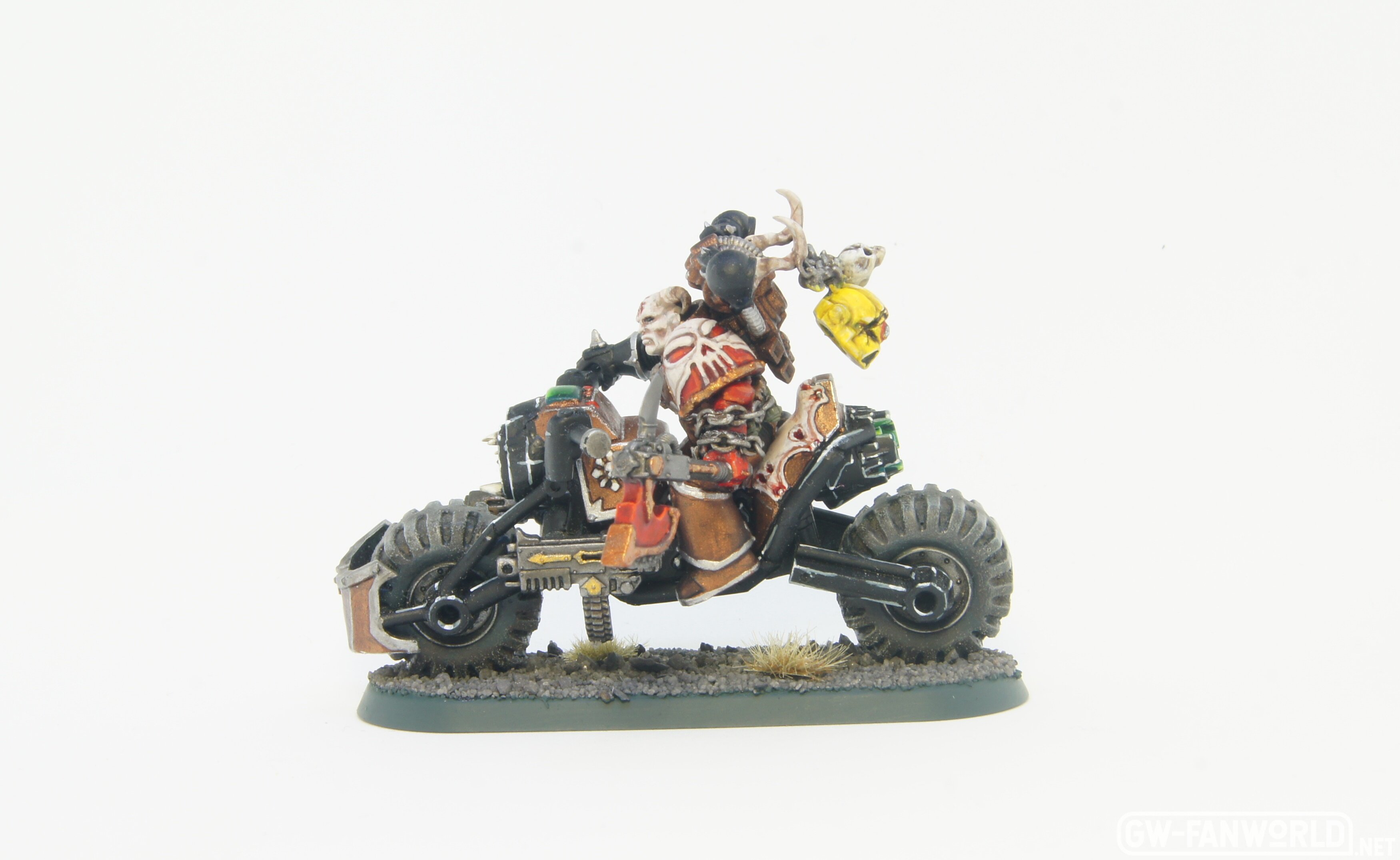 chaos-space-marine-khorne-biker_46572748101_o.jpg