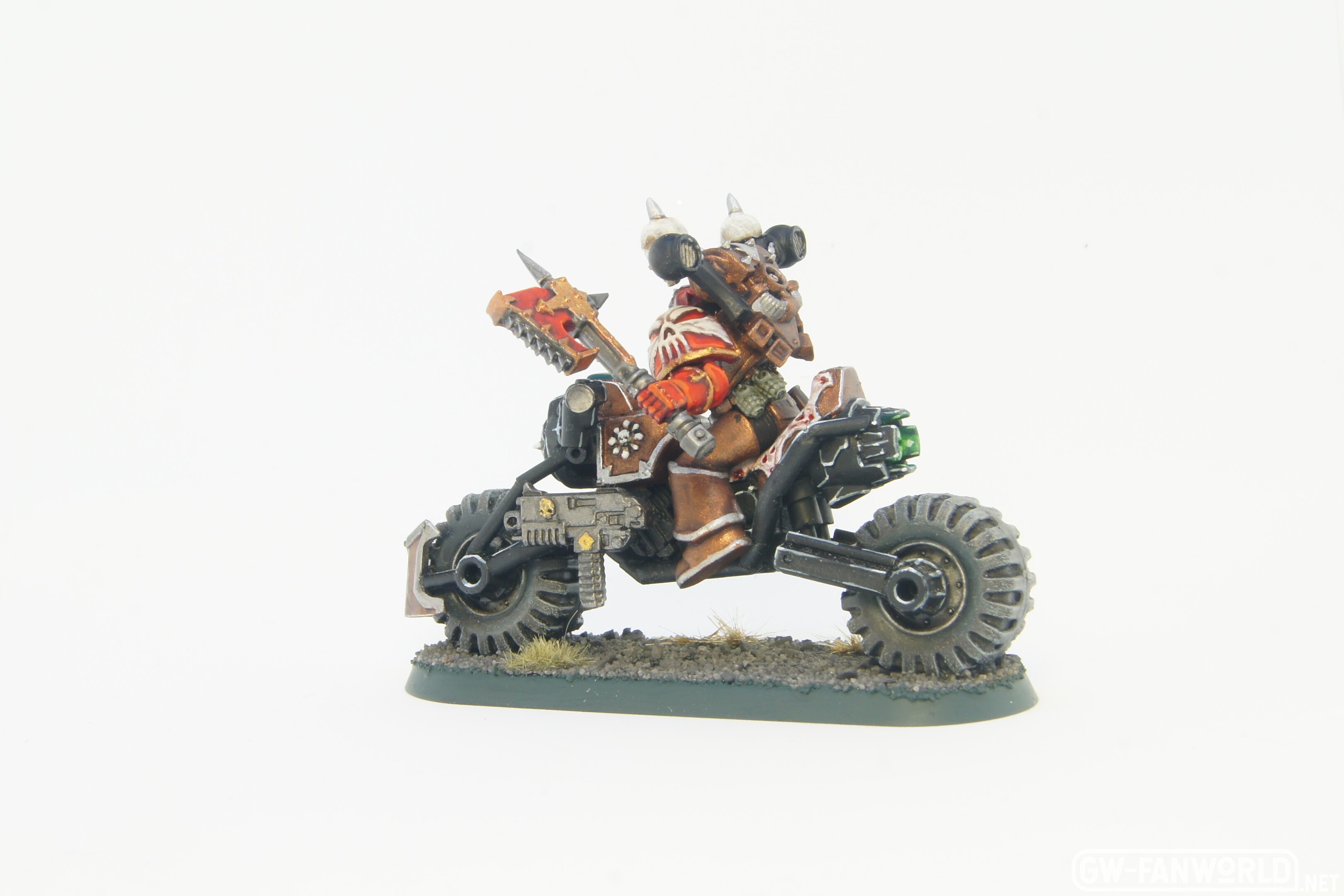 chaos-space-marine-khorne-biker_46572761561_o.jpg