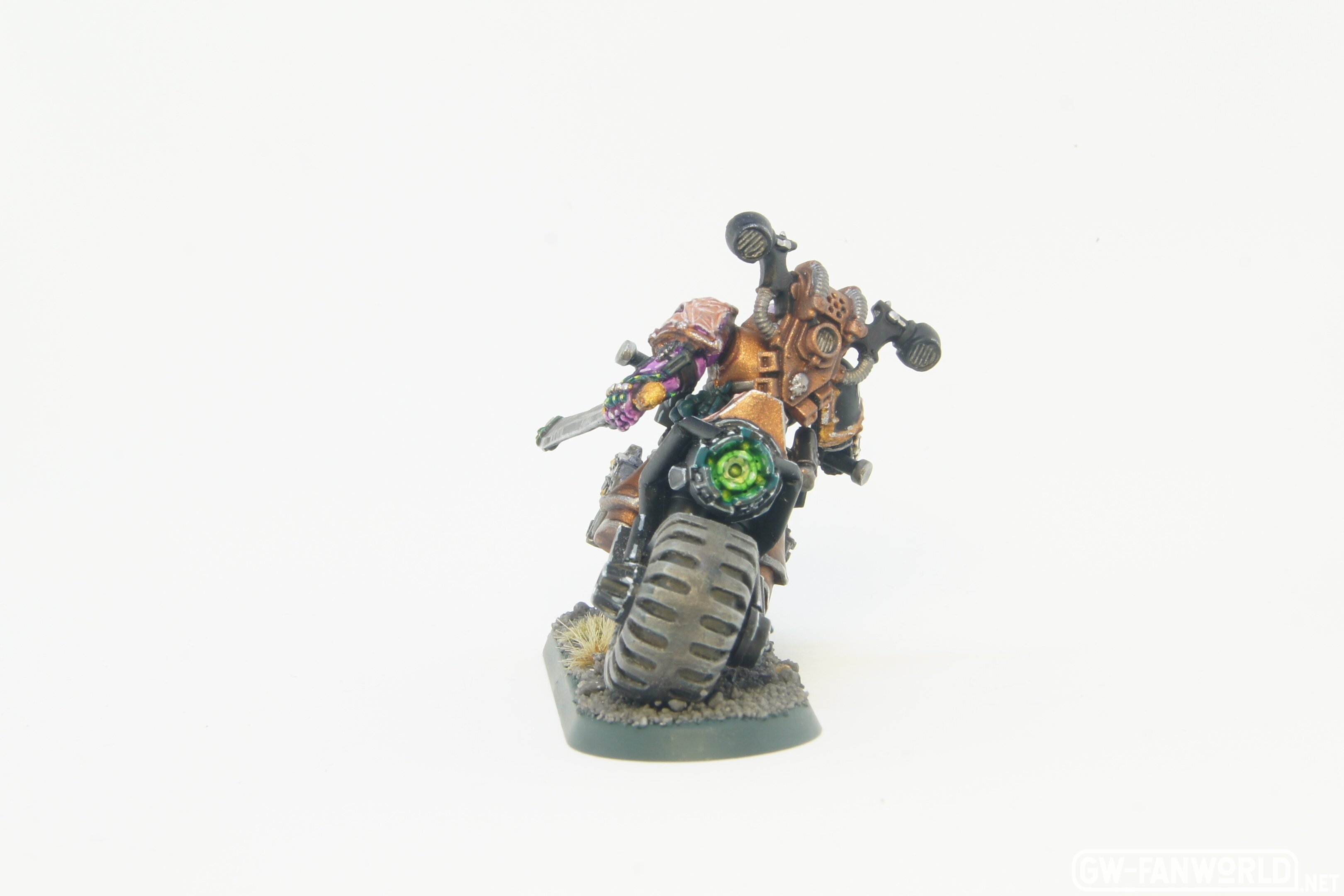chaos-space-marine-slaanesh-biker_32699025668_o.jpg