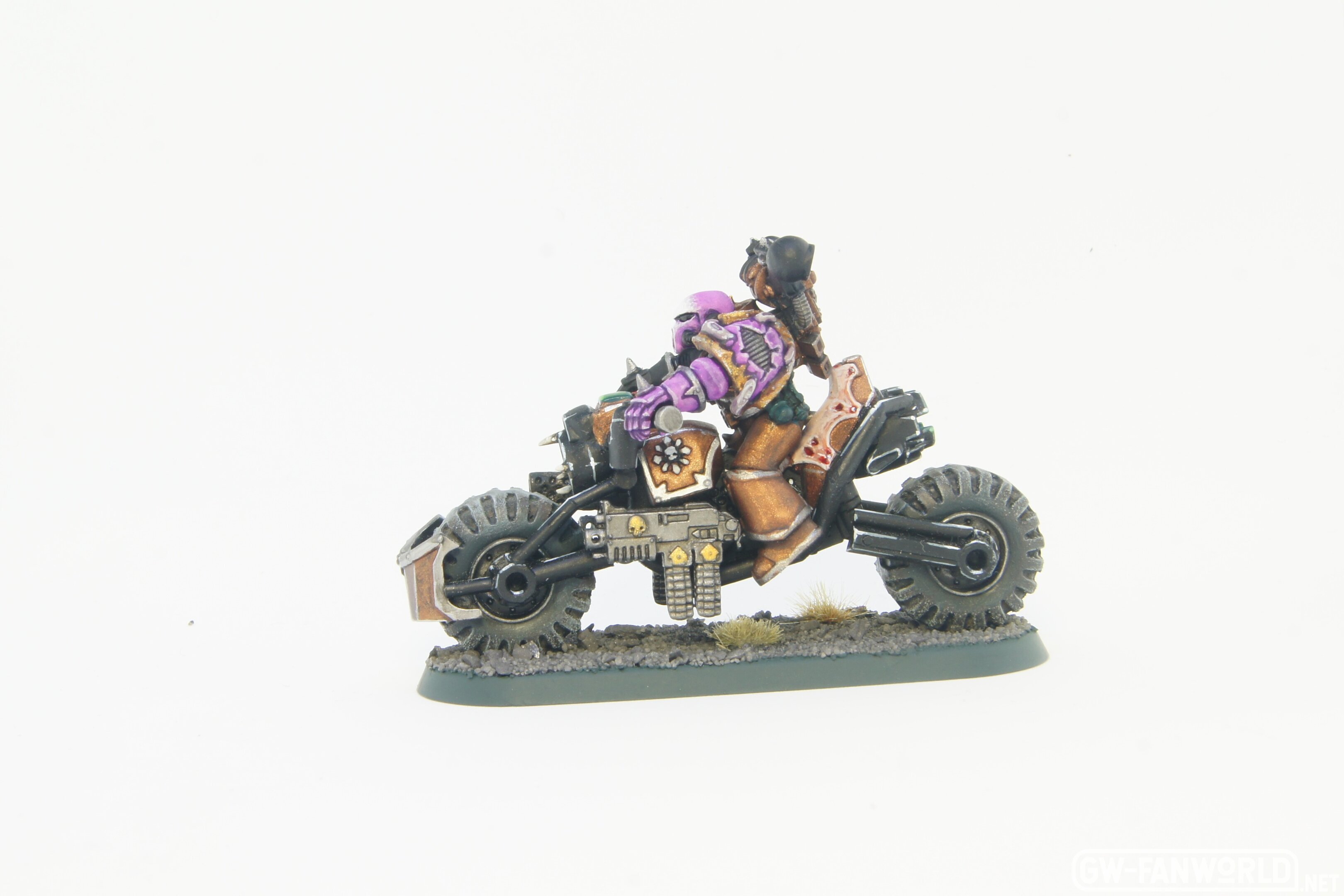 chaos-space-marine-slaanesh-biker_32699027658_o.jpg