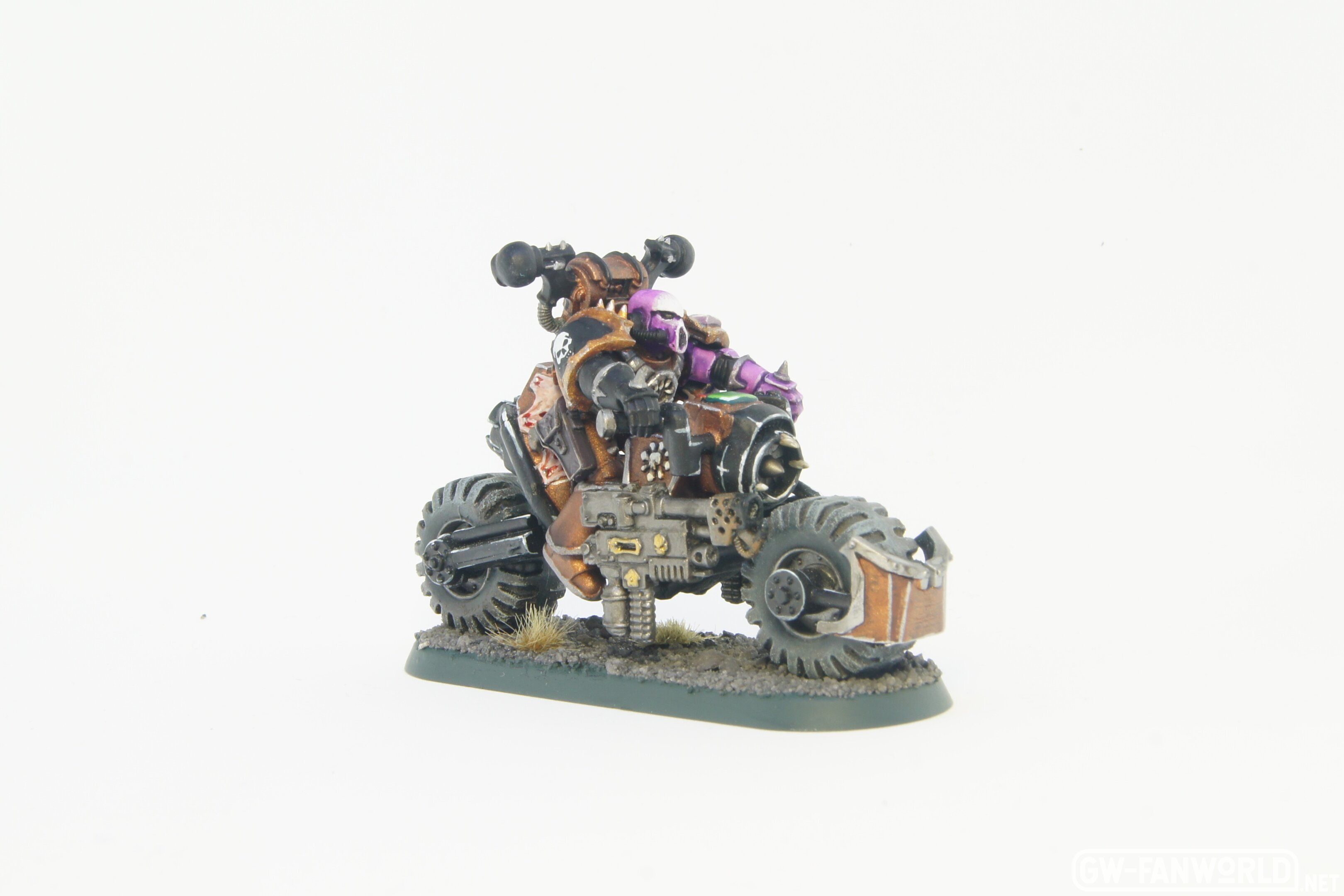 chaos-space-marine-slaanesh-biker_32699030898_o.jpg