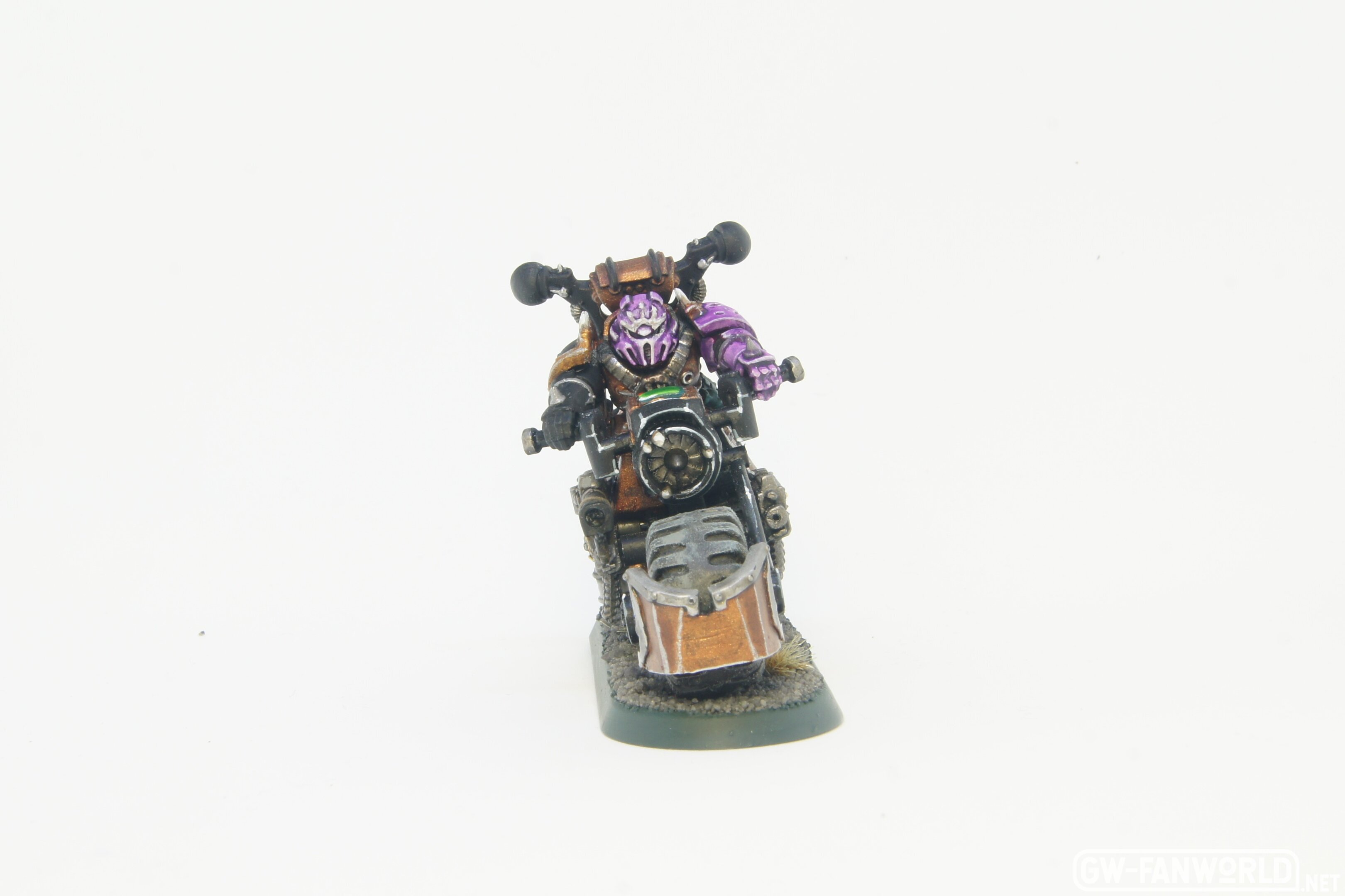 chaos-space-marine-slaanesh-biker_32699032268_o.jpg