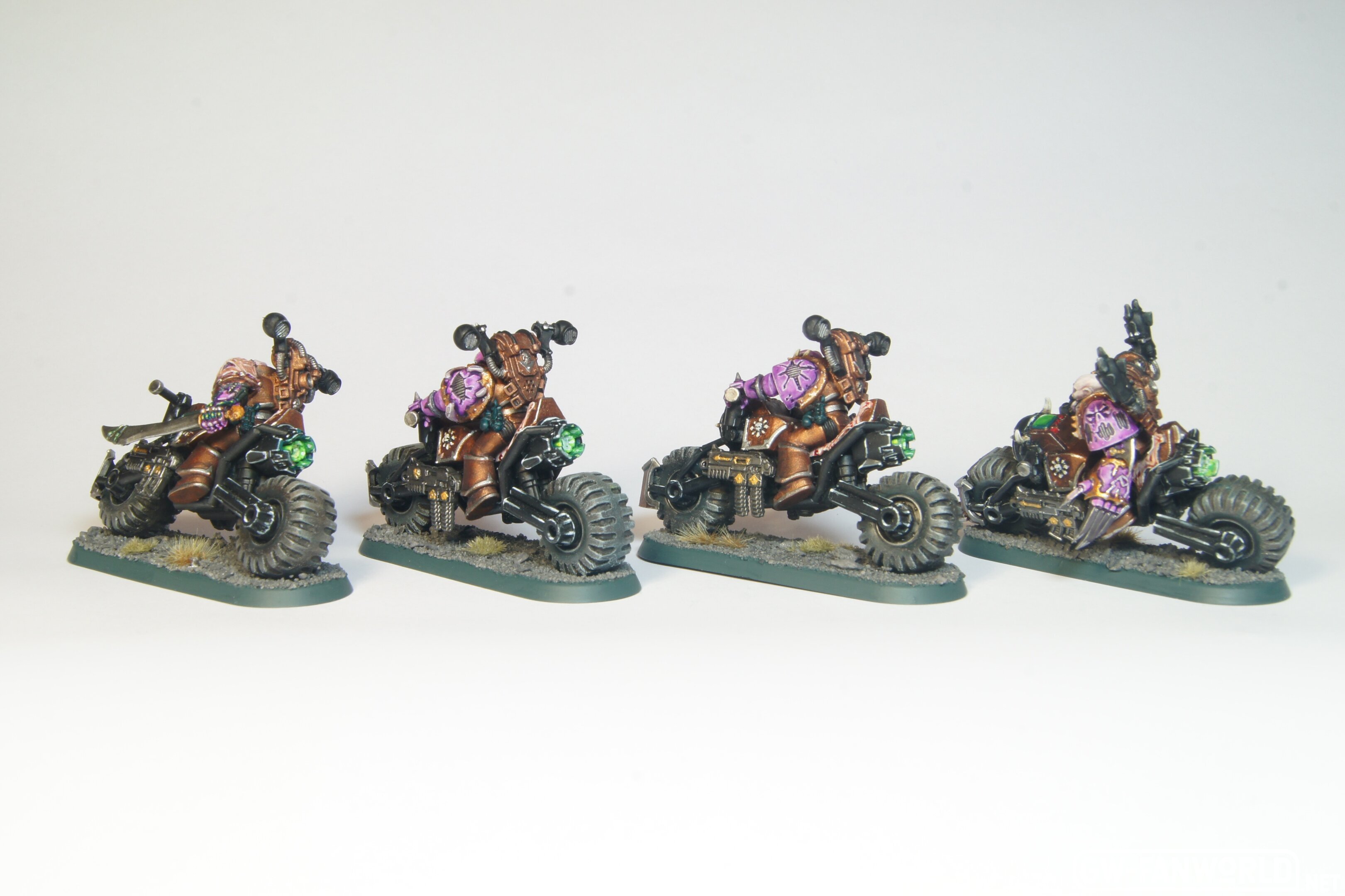 chaos-space-marine-slaanesh-biker_45658530215_o.jpg