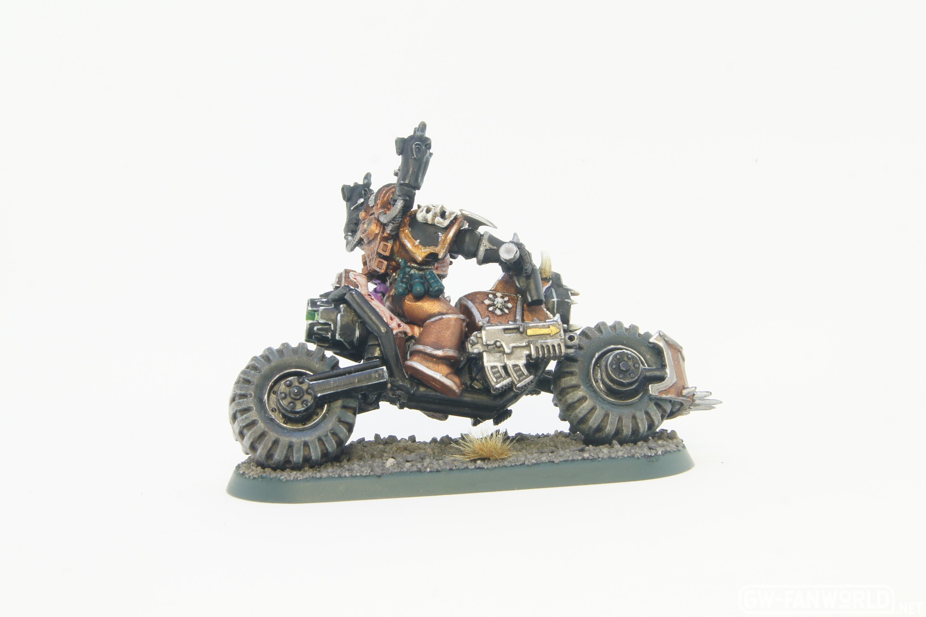 chaos-space-marine-slaanesh-biker_45658541665_o.jpg