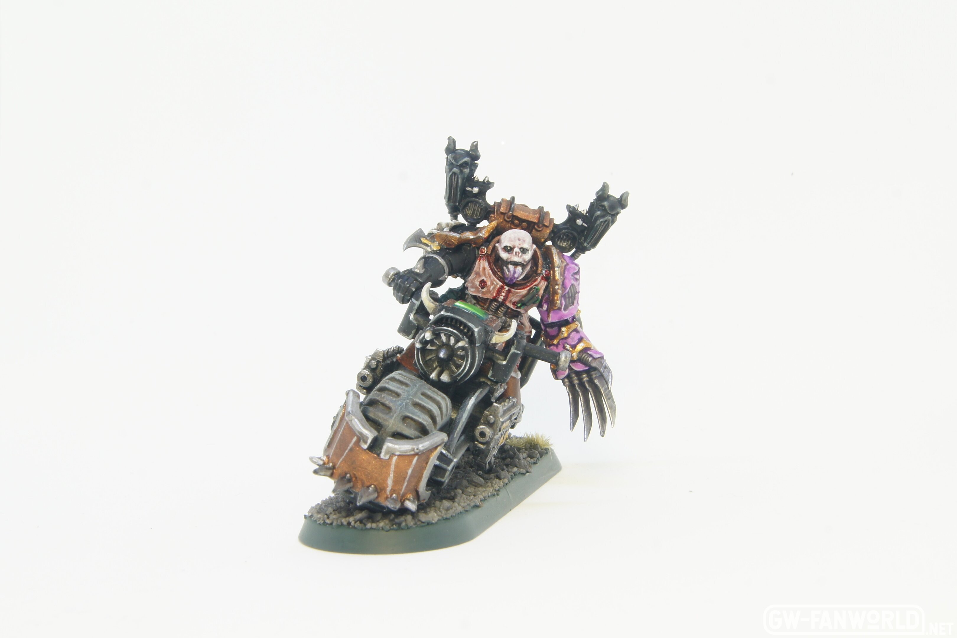 chaos-space-marine-slaanesh-biker_45848877514_o.jpg