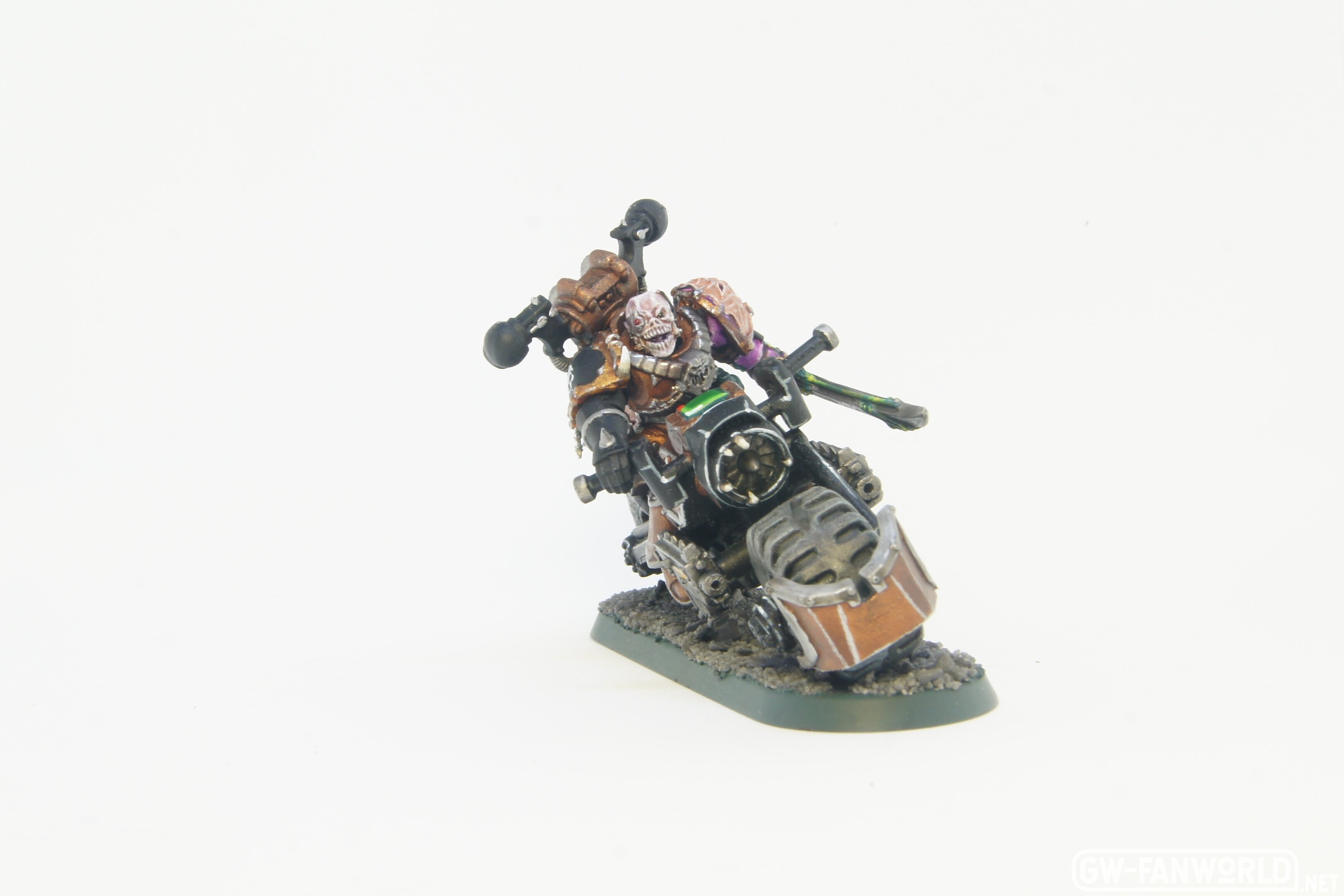 chaos-space-marine-slaanesh-biker_45848882144_o.jpg