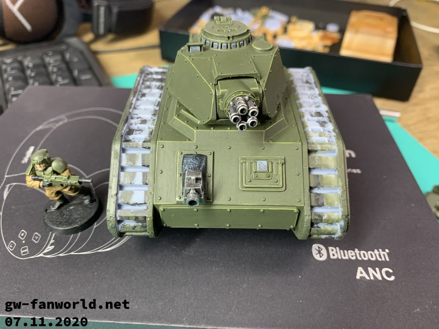 LadonPrototypeV01wHeavyBolterGatling02.jpg