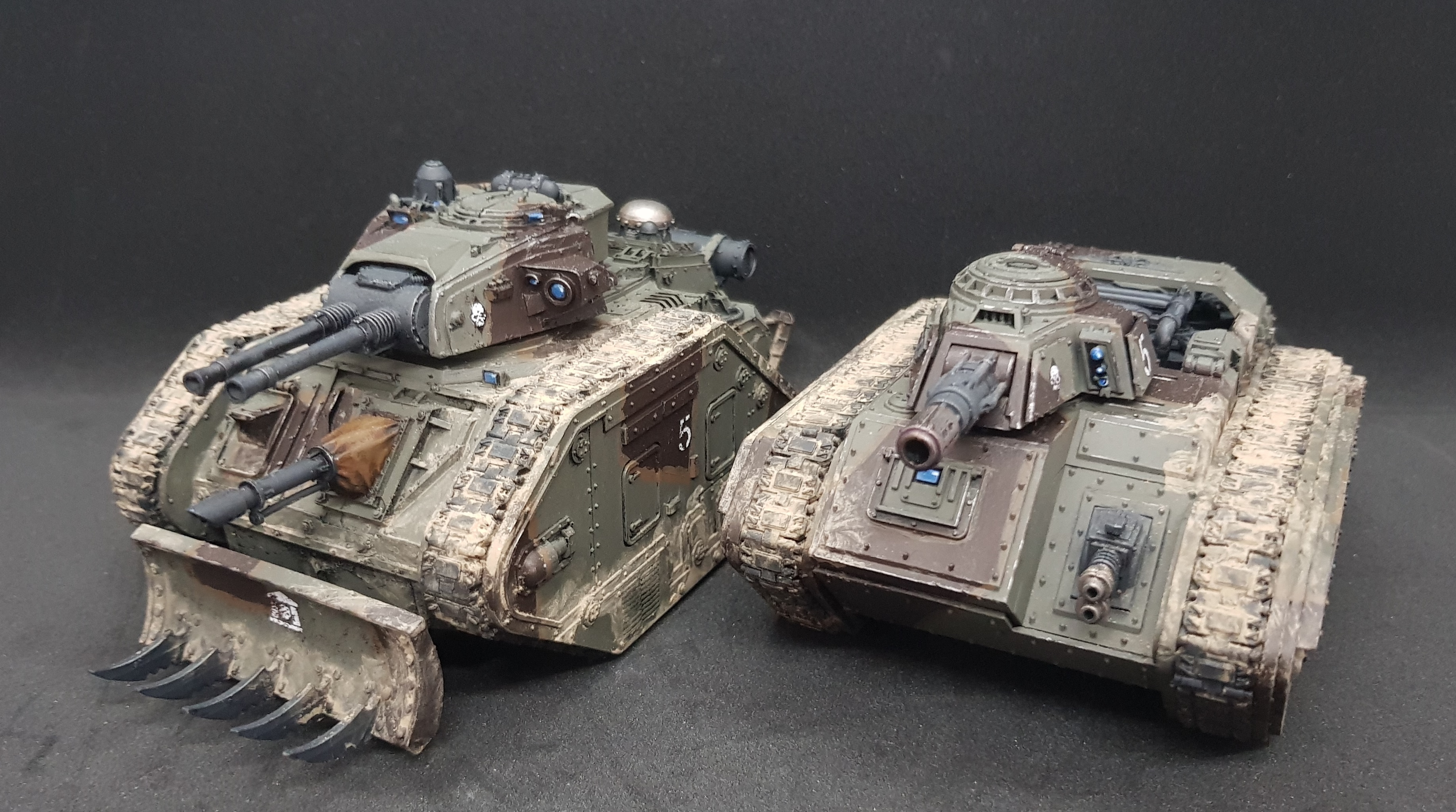 Leman Russ Exterminator u. Höllenhund 1.jpg