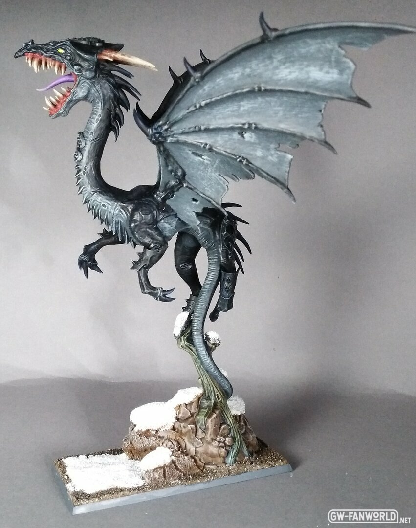 Schwarzer Drache der Dunkelelfen