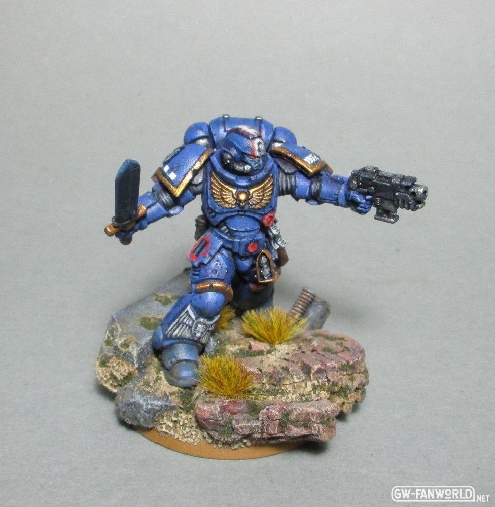 wh40k_ultramarines_primaris_leutnant_01.jpg