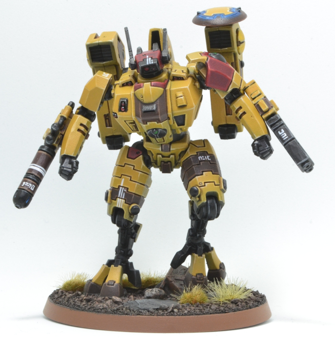 Commander%20front%20white%20background.jpg