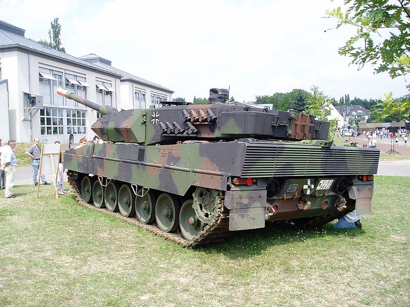 800px-Leopard_2_A6M.JPG